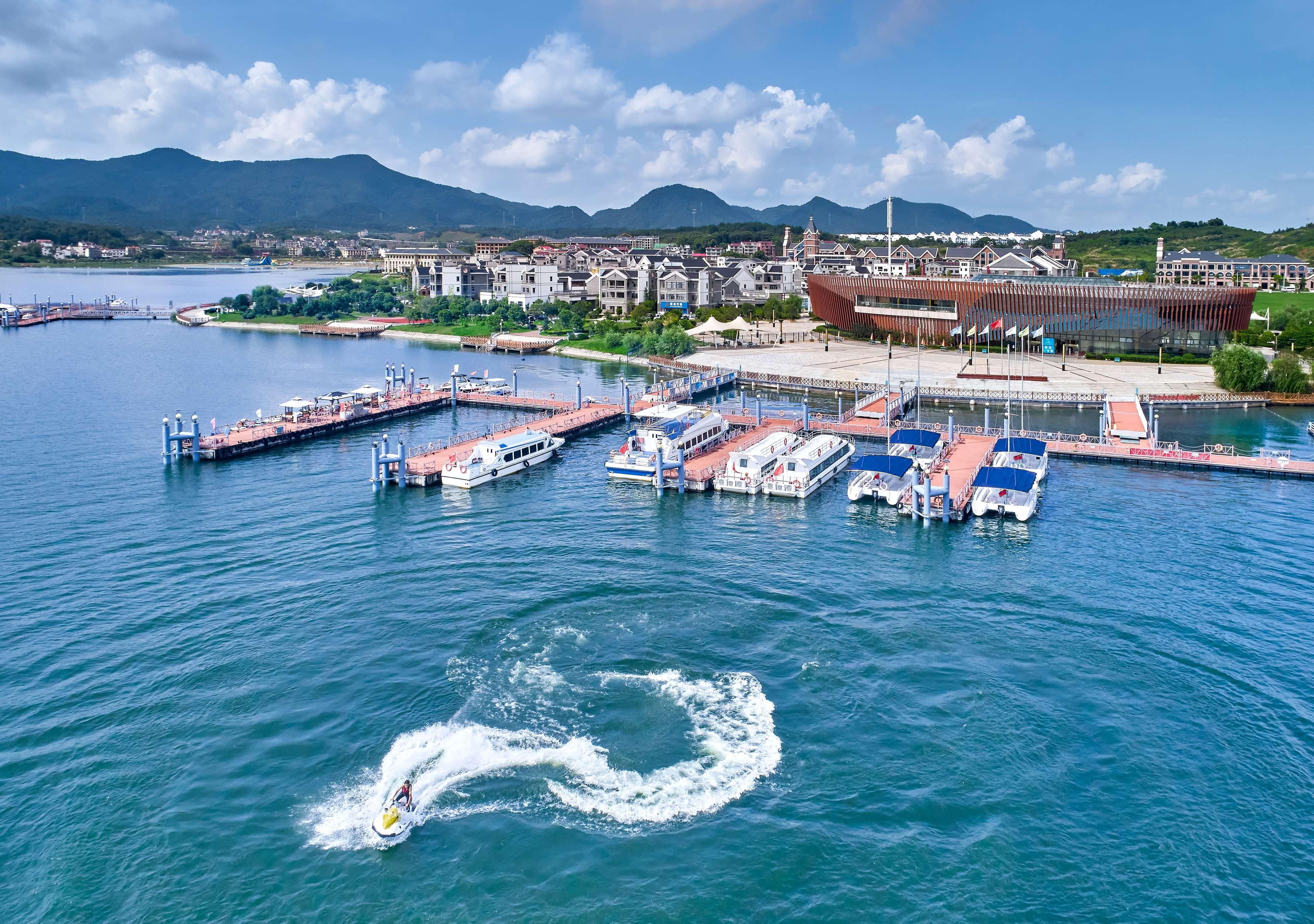 Lushan West Sea Resort, Curio Collection By Hilton Jiujiang  Экстерьер фото