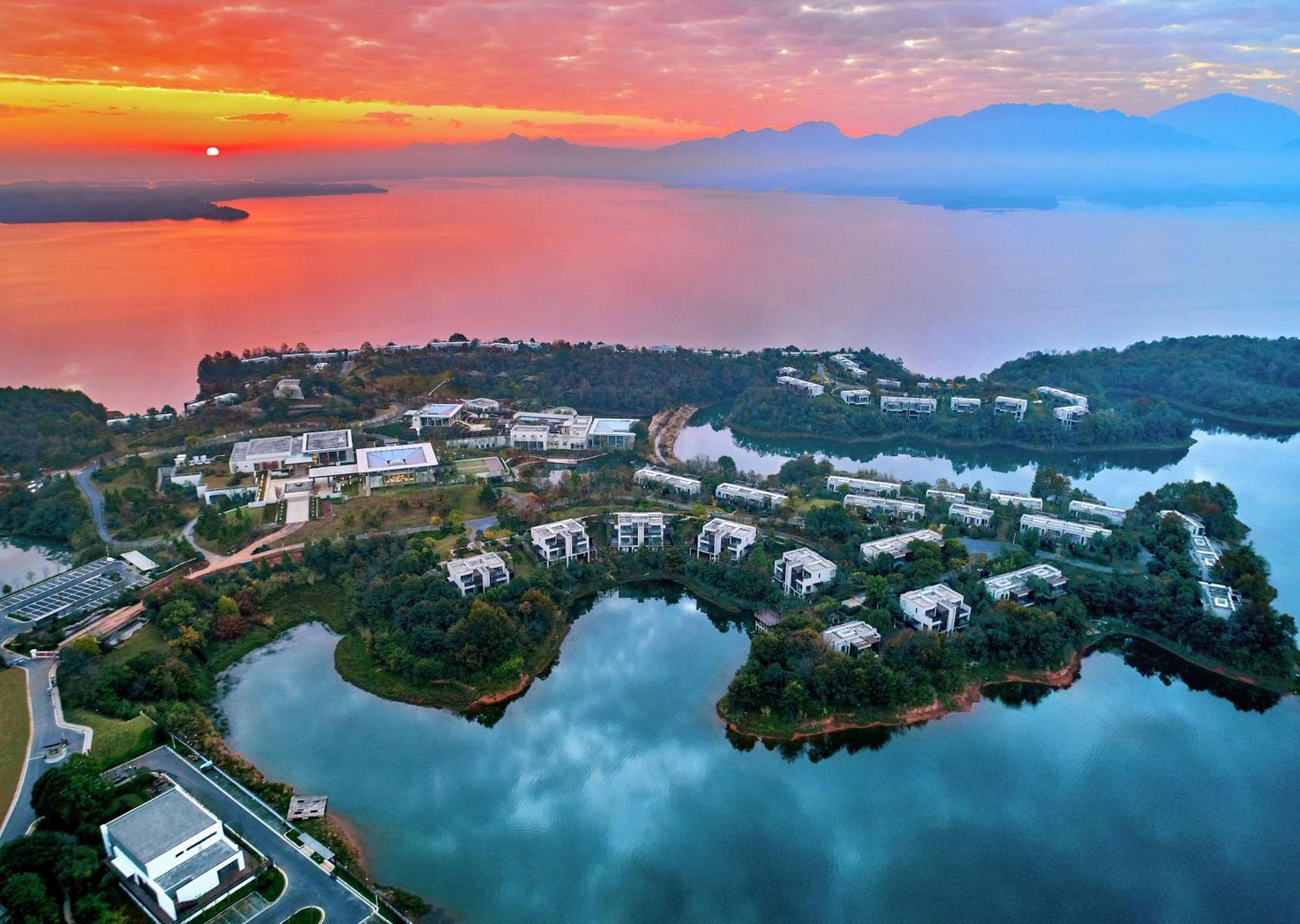 Lushan West Sea Resort, Curio Collection By Hilton Jiujiang  Экстерьер фото